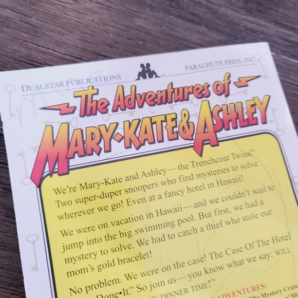Vintage 90s The Adventures of Mary-Kate & Ashley Olsen Twins Book - Picture 5 of 7